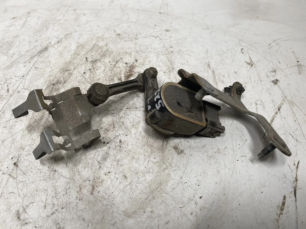 Mercedes EQC 2020- Level control / air suspension sensor