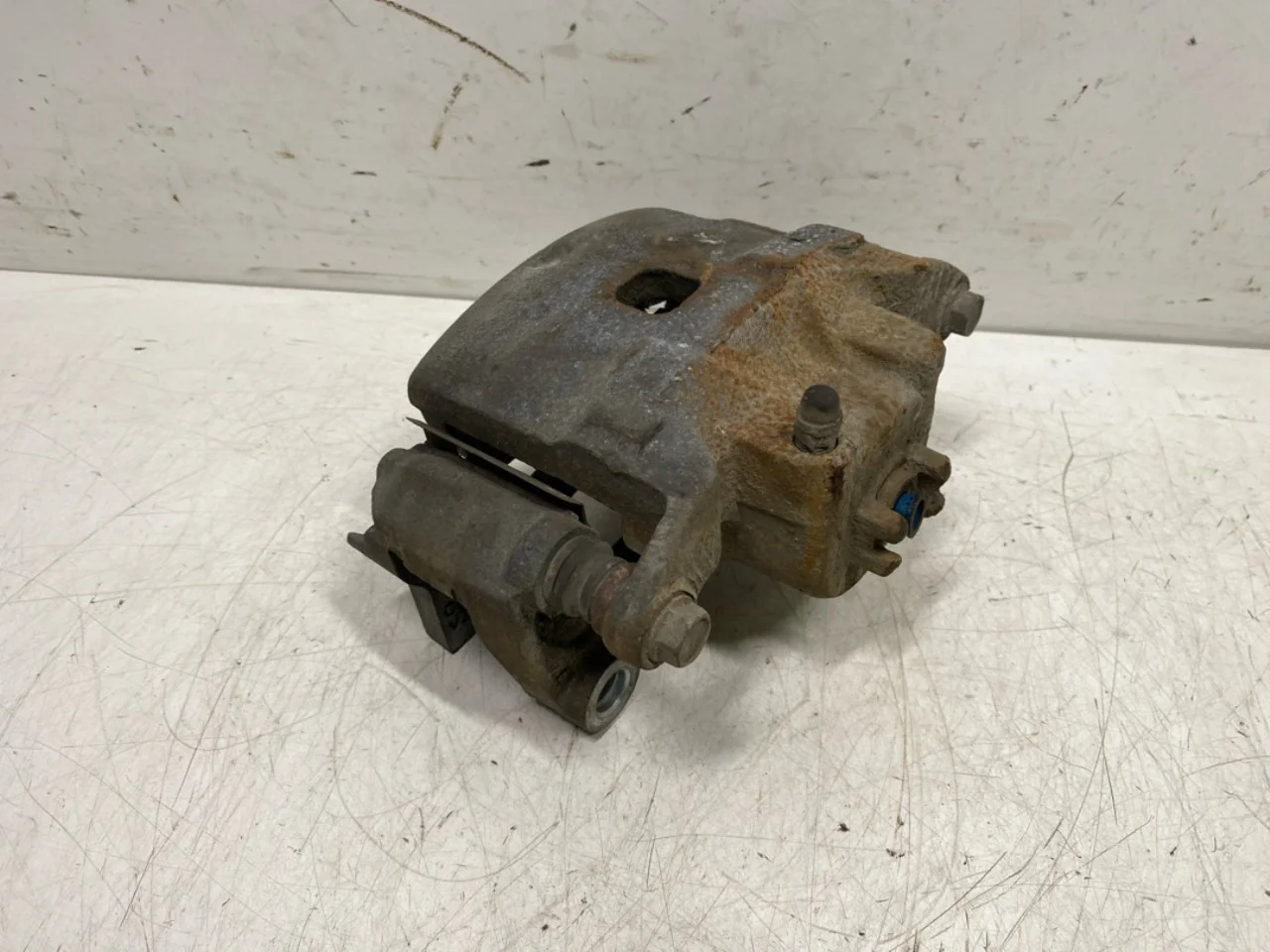 Nissan LEAF 2011-17 Front left brake caliper view 2