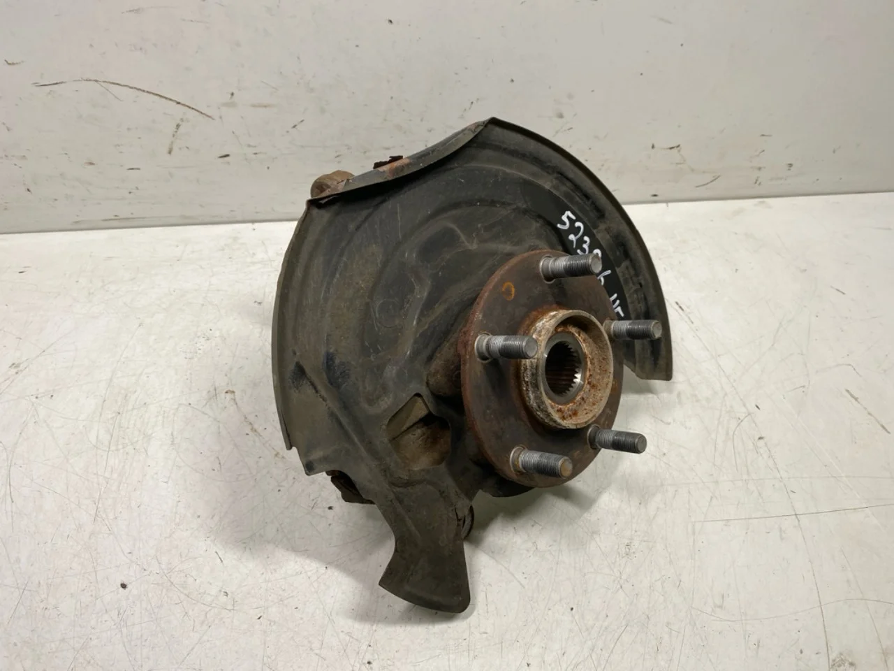 Nissan LEAF 2011-17 Front right steering knuckle view 2