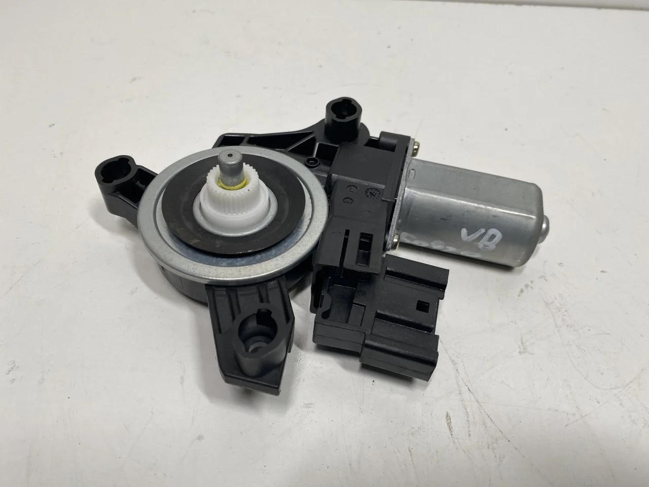 BMW X1/IX1 U11 2023- Ablakemelő motor