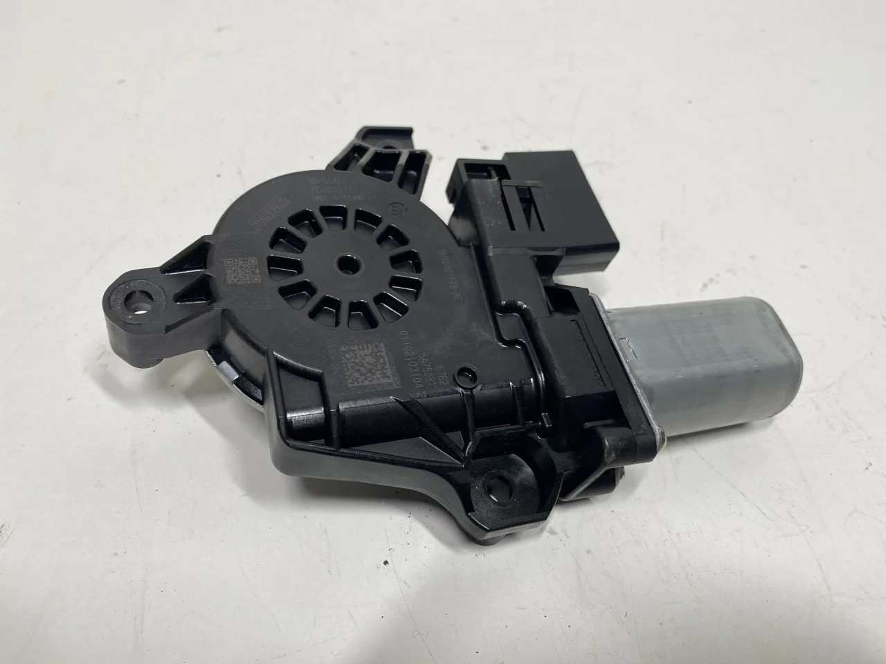BMW X1/IX1 U11 2023- Ablakemelő motor nézet 2