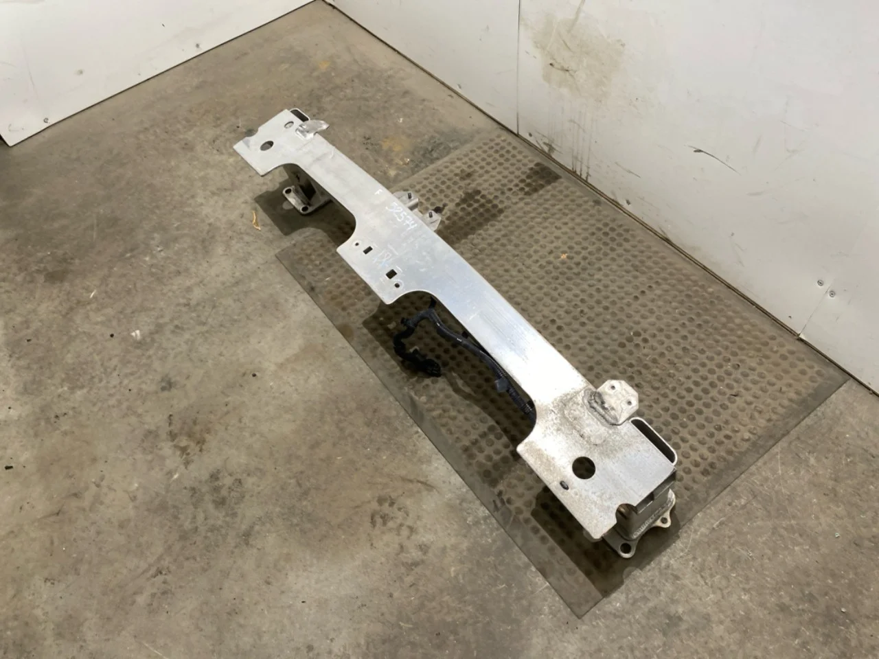 Peugeot 2008/E-2008 2020-> Bumper reinforcement beam, front view 2