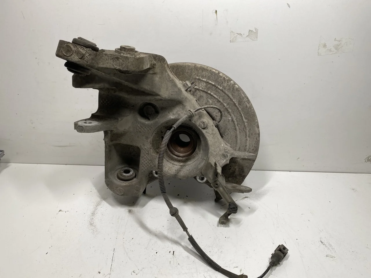 Jaguar I-PACE 2018- Stub axle carrier, right rear view 3