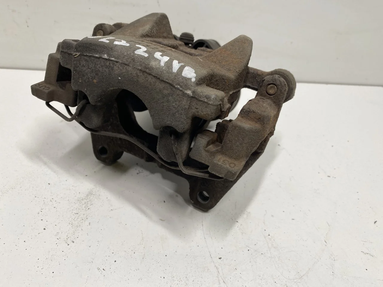Jaguar I-PACE 2018- Rear left brake caliper view 2