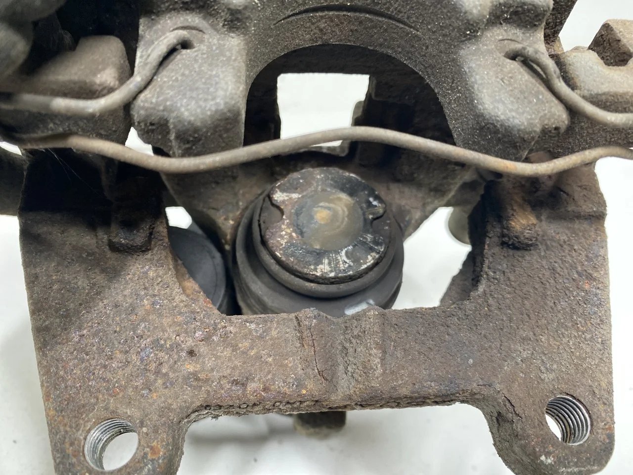 Jaguar I-PACE 2018- Rear left brake caliper view 3