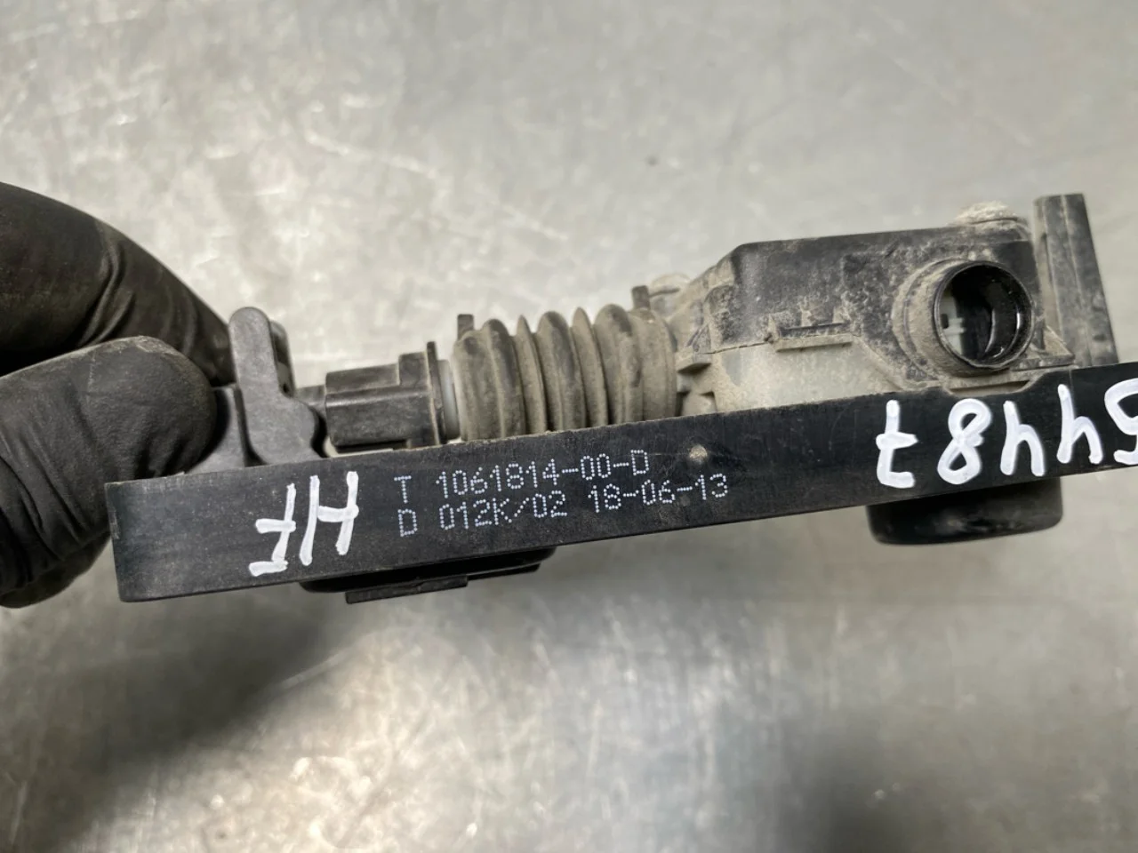 Tesla MODEL S 2013- Hood latch view 2