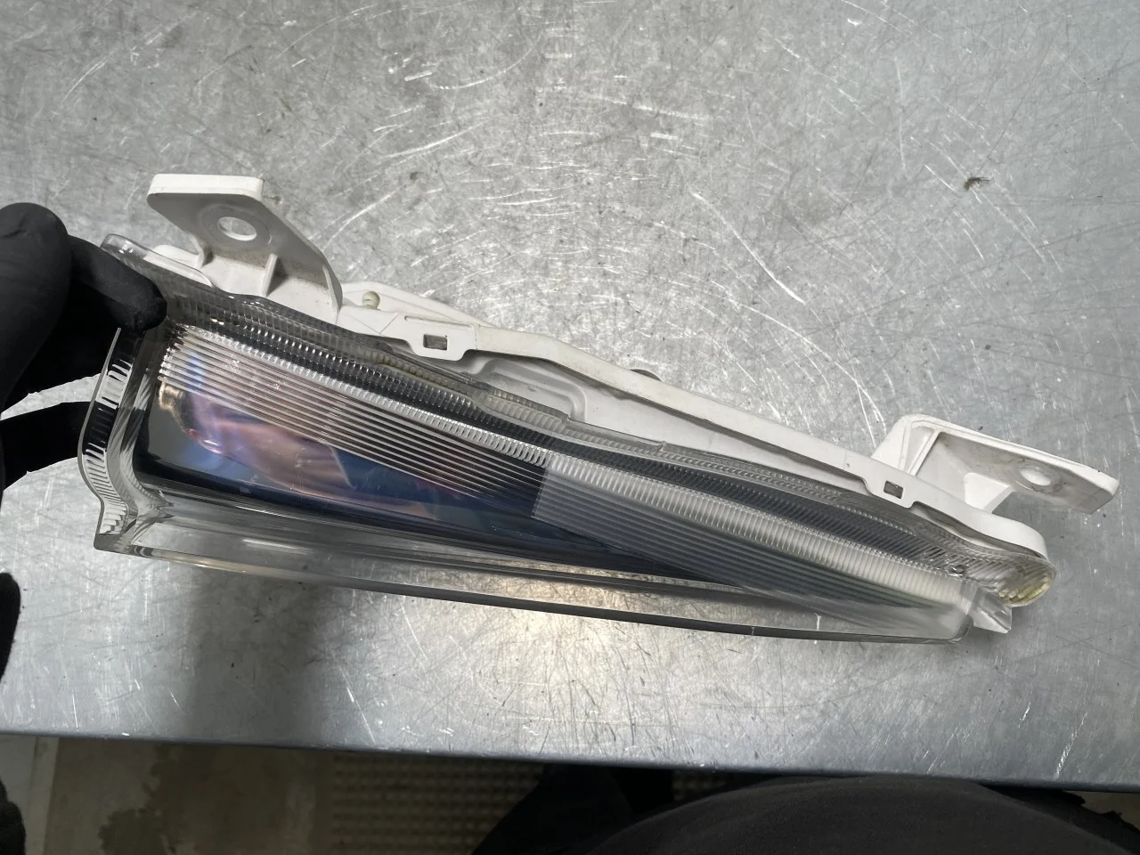 Nissan LEAF 2011-17 Reflector panel / license plate holder view 3