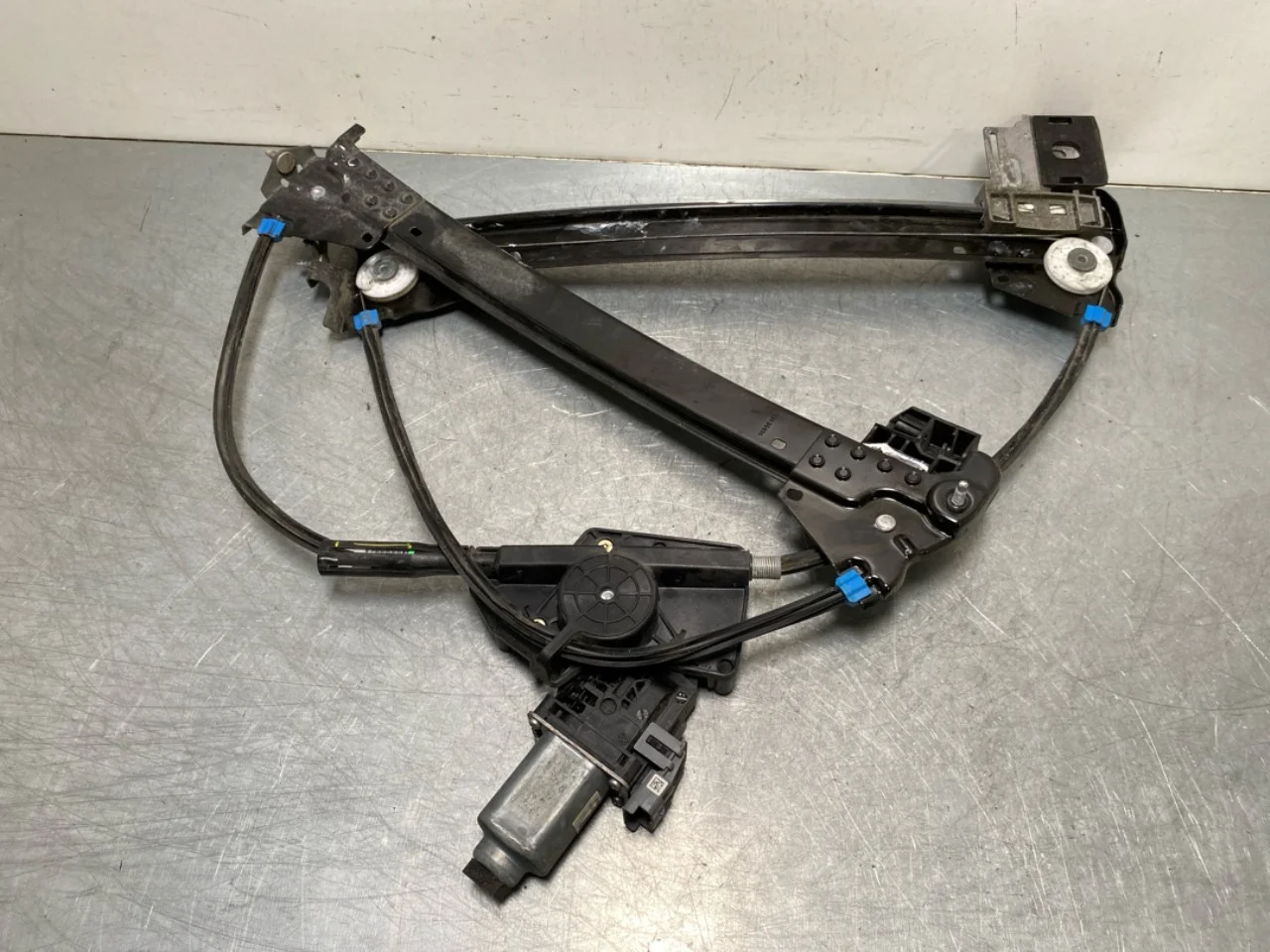 Tesla MODEL S 2013- Electric window regulator, complete view 2