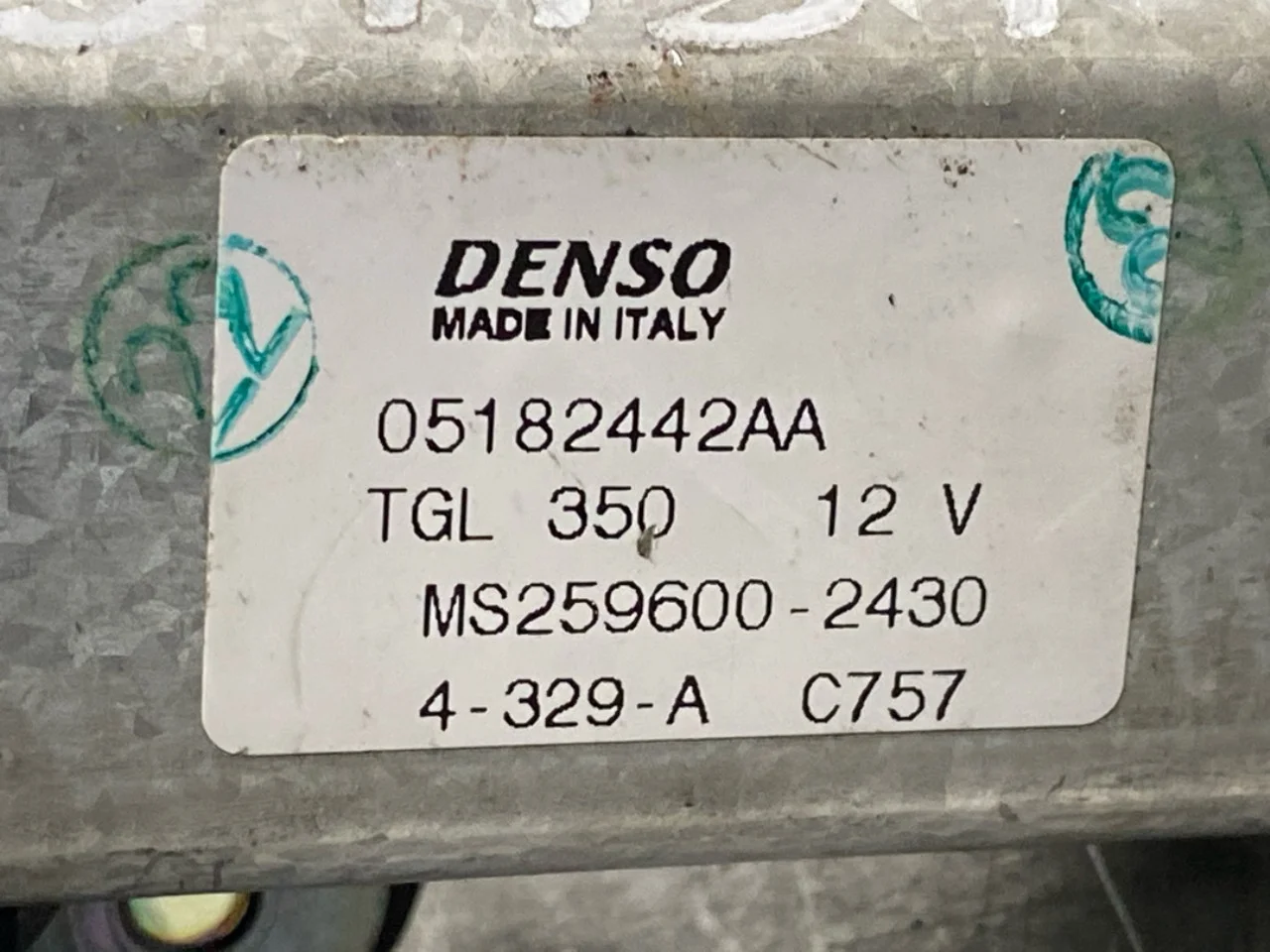 Fiat 500 2007->>24 Ablaktörlő motor, csomagtérajtó nézet 3