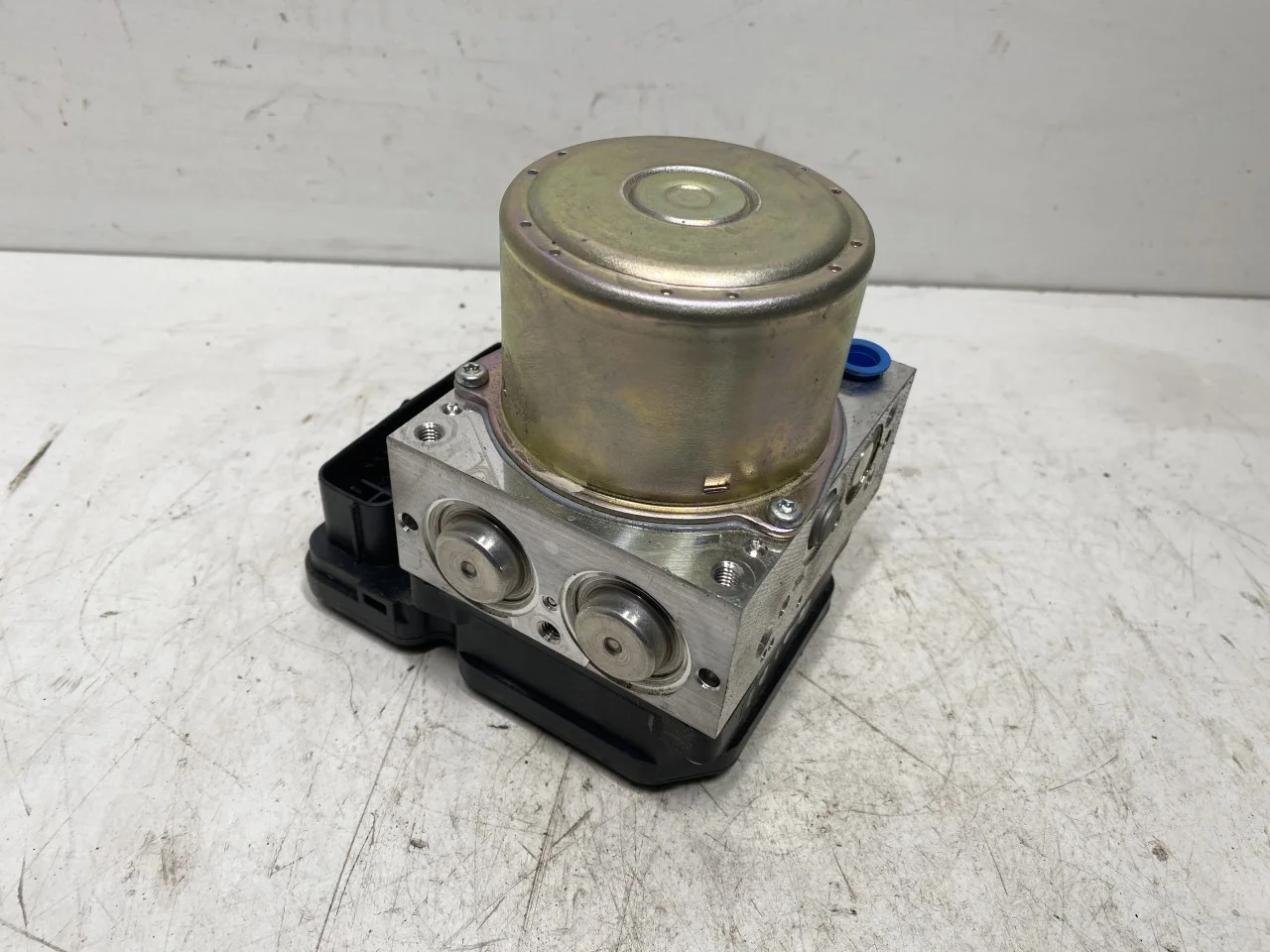 Toyota BZ4X EA10 2022- ABS hidraulika egység (tömb) nézet 2