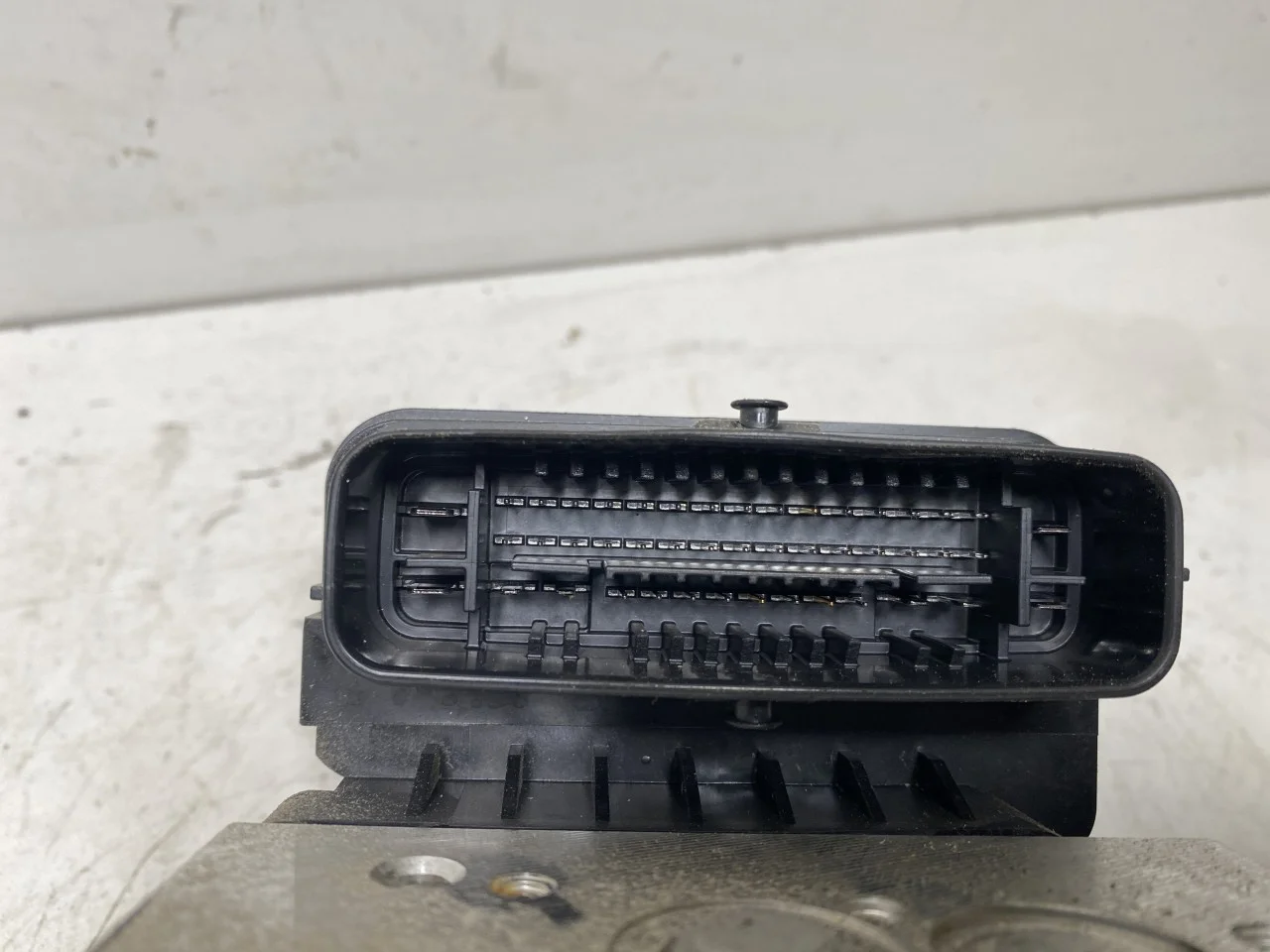 Toyota BZ4X EA10 2022- ABS hidraulika egység (tömb) nézet 3