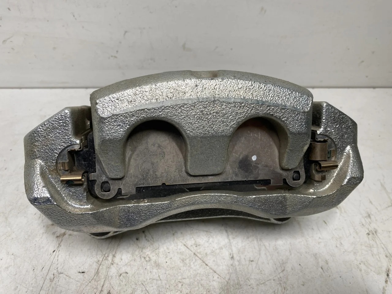 Toyota BZ4X EA10 2022- Féknyereg, első, bal