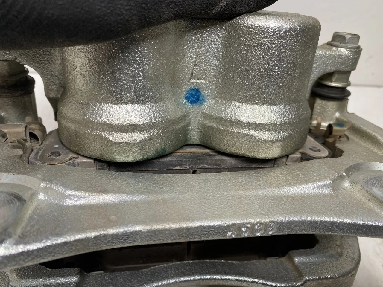 Toyota BZ4X EA10 2022- Etrier frână față stânga vedere 4