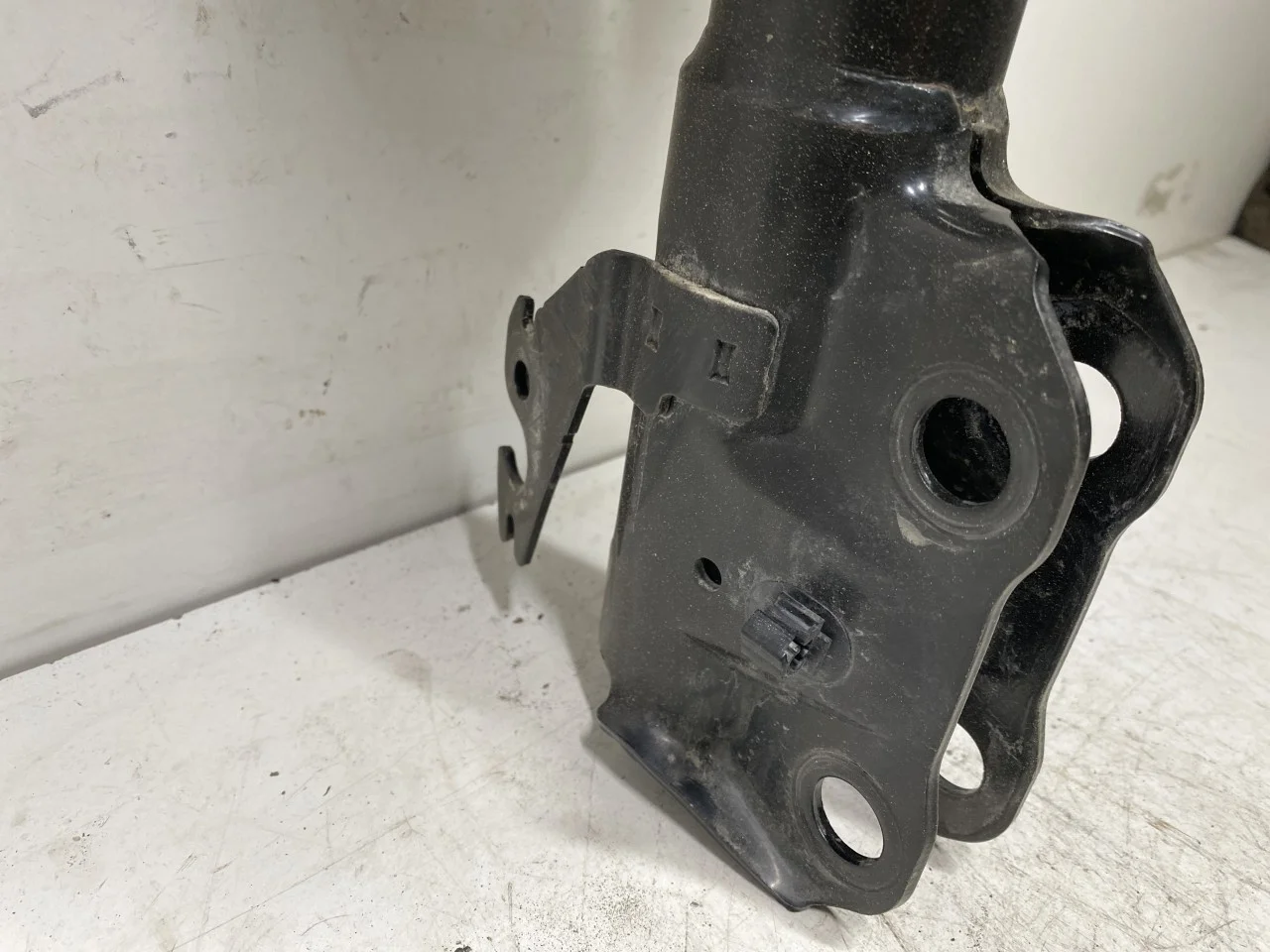 Toyota BZ4X EA10 2022- Amortizor tip McPherson, față dreapta vedere 3