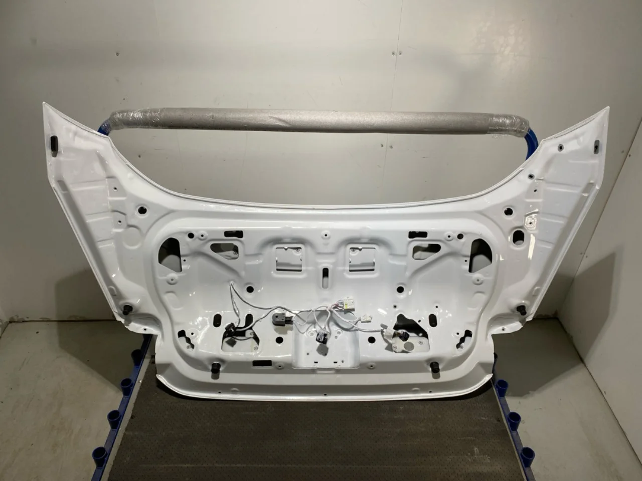 Hyundai IONIQ 6 CE 2023->> Trunk lid, sedan view 4