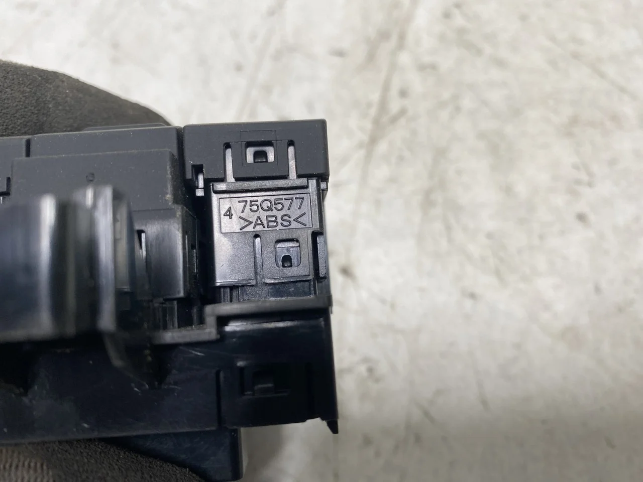 Toyota BZ4X EA10 2022- Egyéb kapcsolók nézet 4