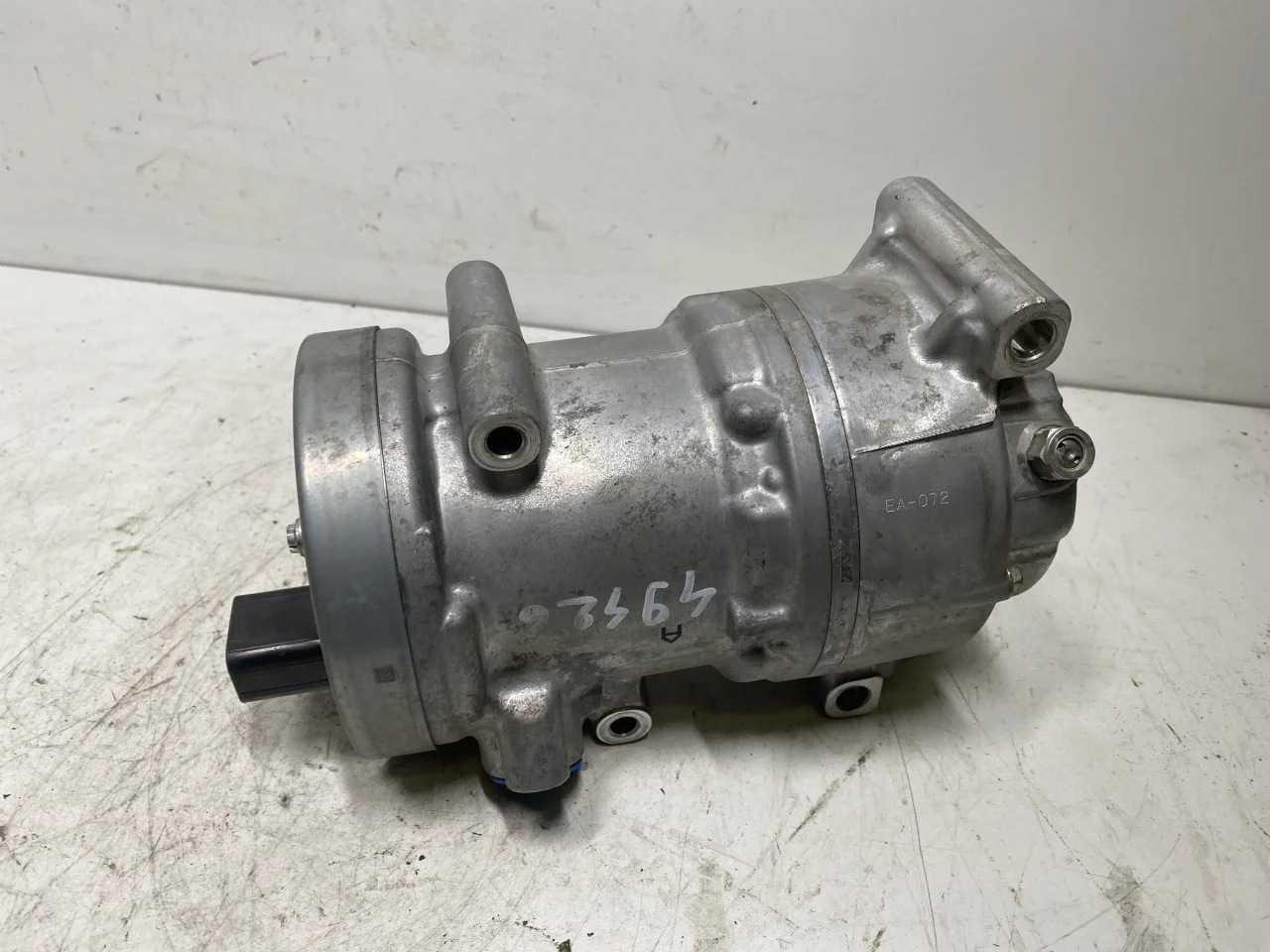 Toyota BZ4X EA10 2022- Klímakompresszor nézet 2