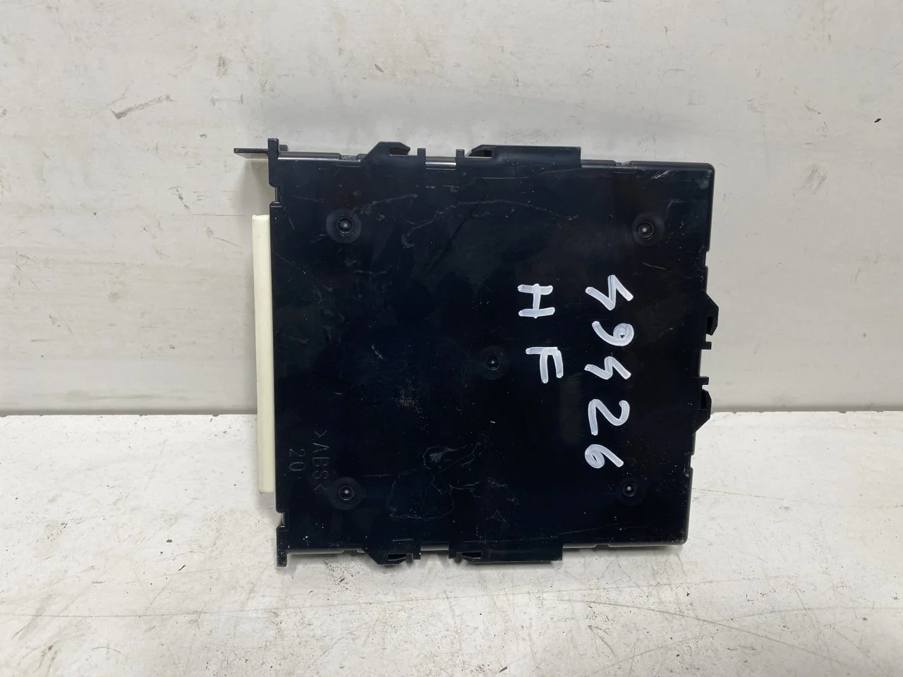 Toyota BZ4X EA10 2022- Vezérlőegység, kulcs nélküli rendszer nézet 2