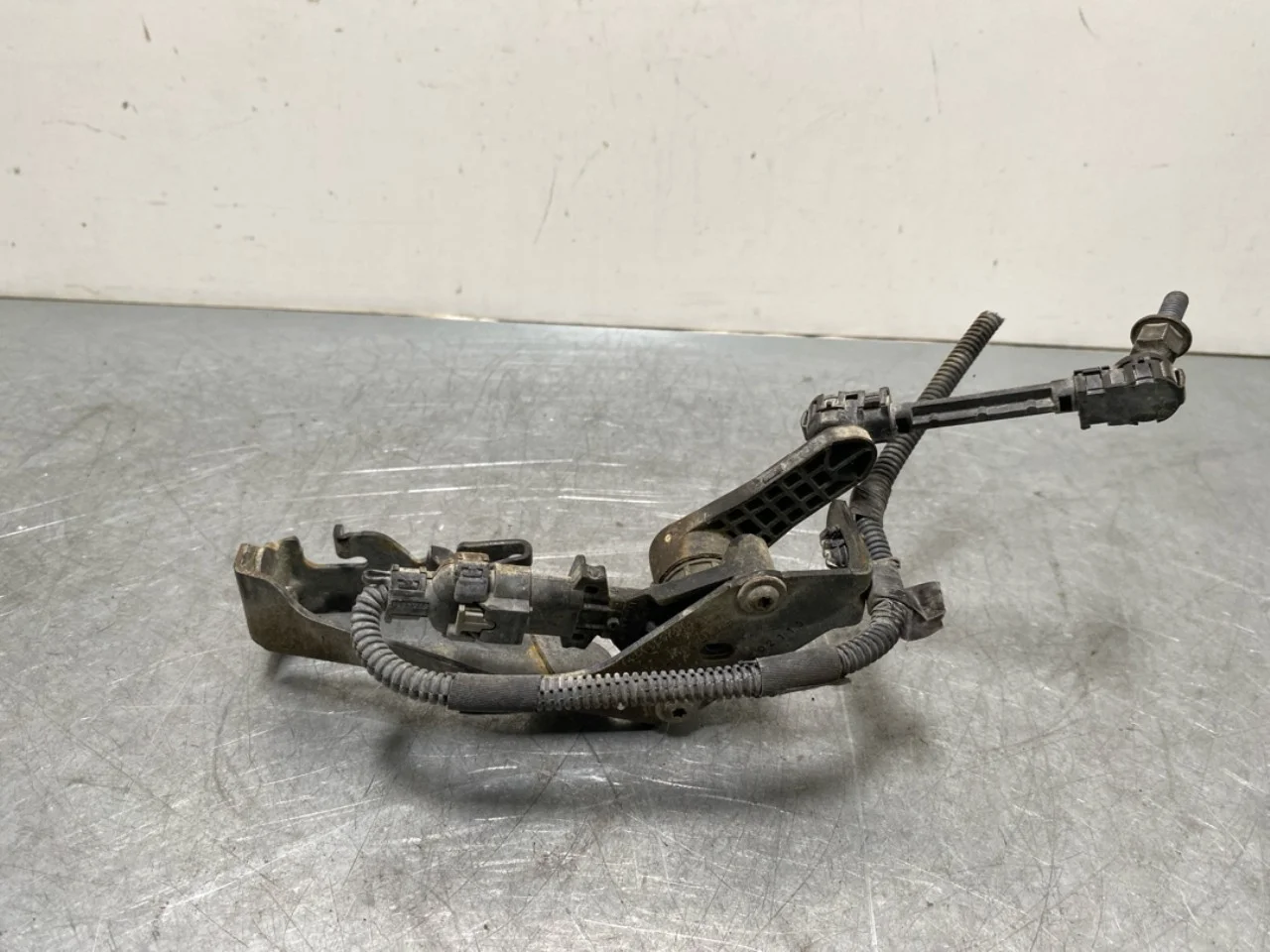 Opel / Vauxhall CORSA F 2020- Level control / air suspension sensor view 2