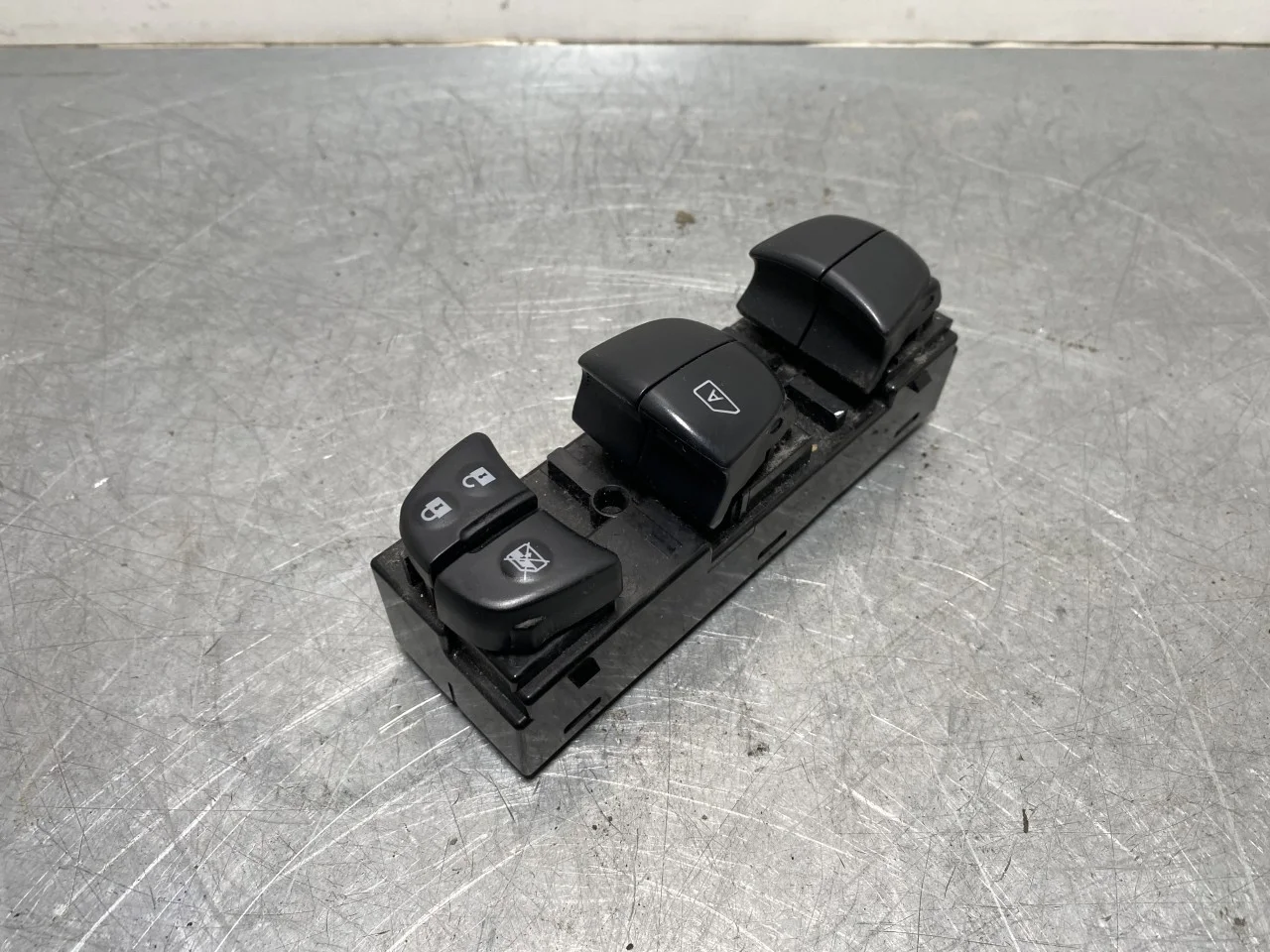 Nissan LEAF 2017-24 Window regulator switch view 2