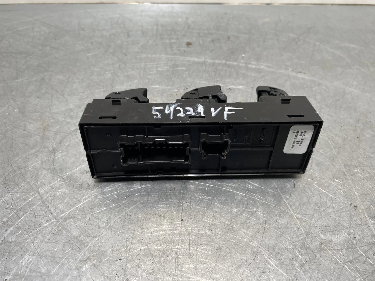 Nissan LEAF 2017-24 Window regulator switch view 4