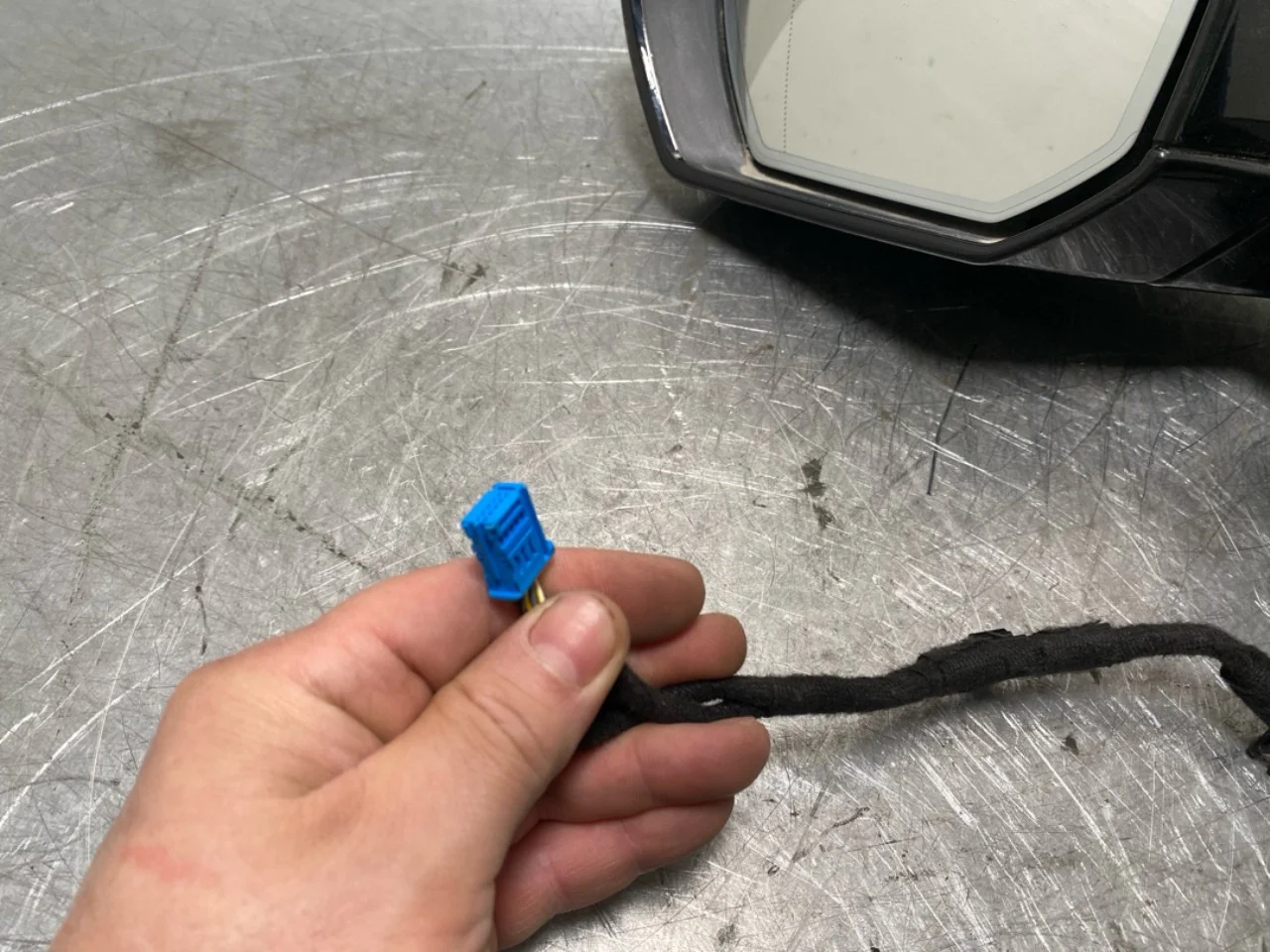 BMW IX 2022- Left power mirror view 4