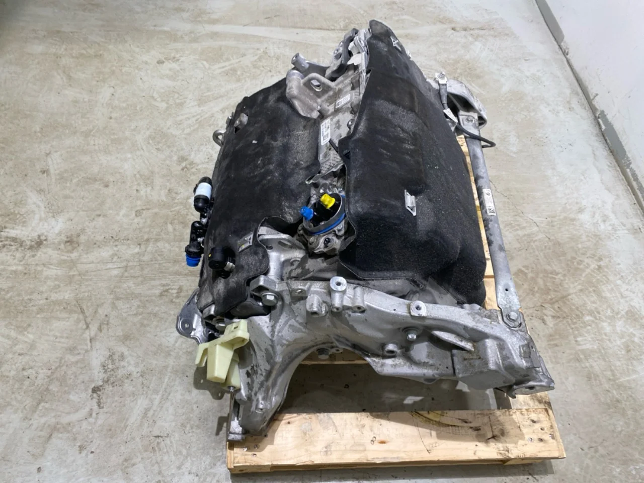 BMW IX 2022- Front electric motor view 3