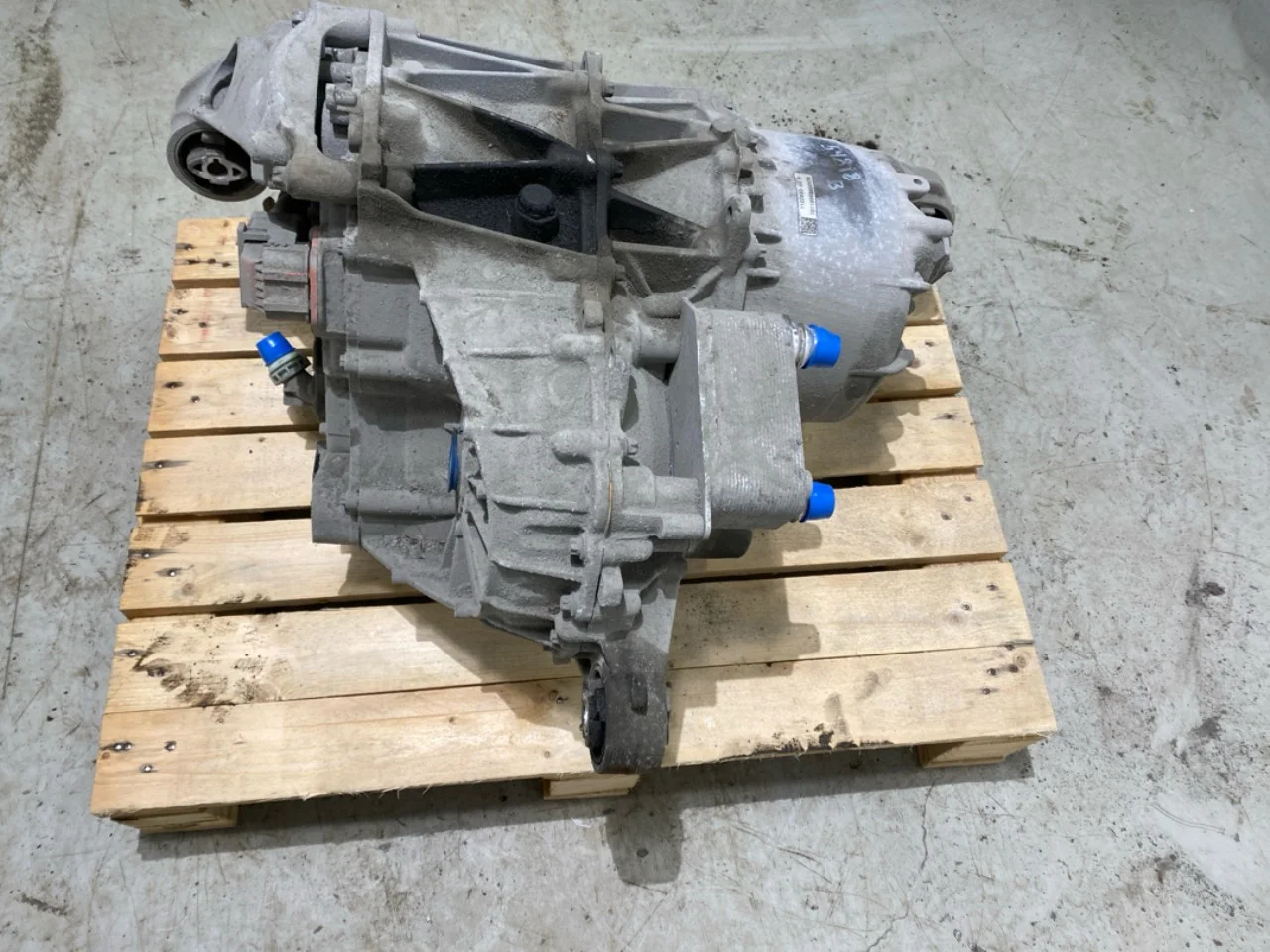 Tesla MODEL 3 2017--> Rear electric motor view 4