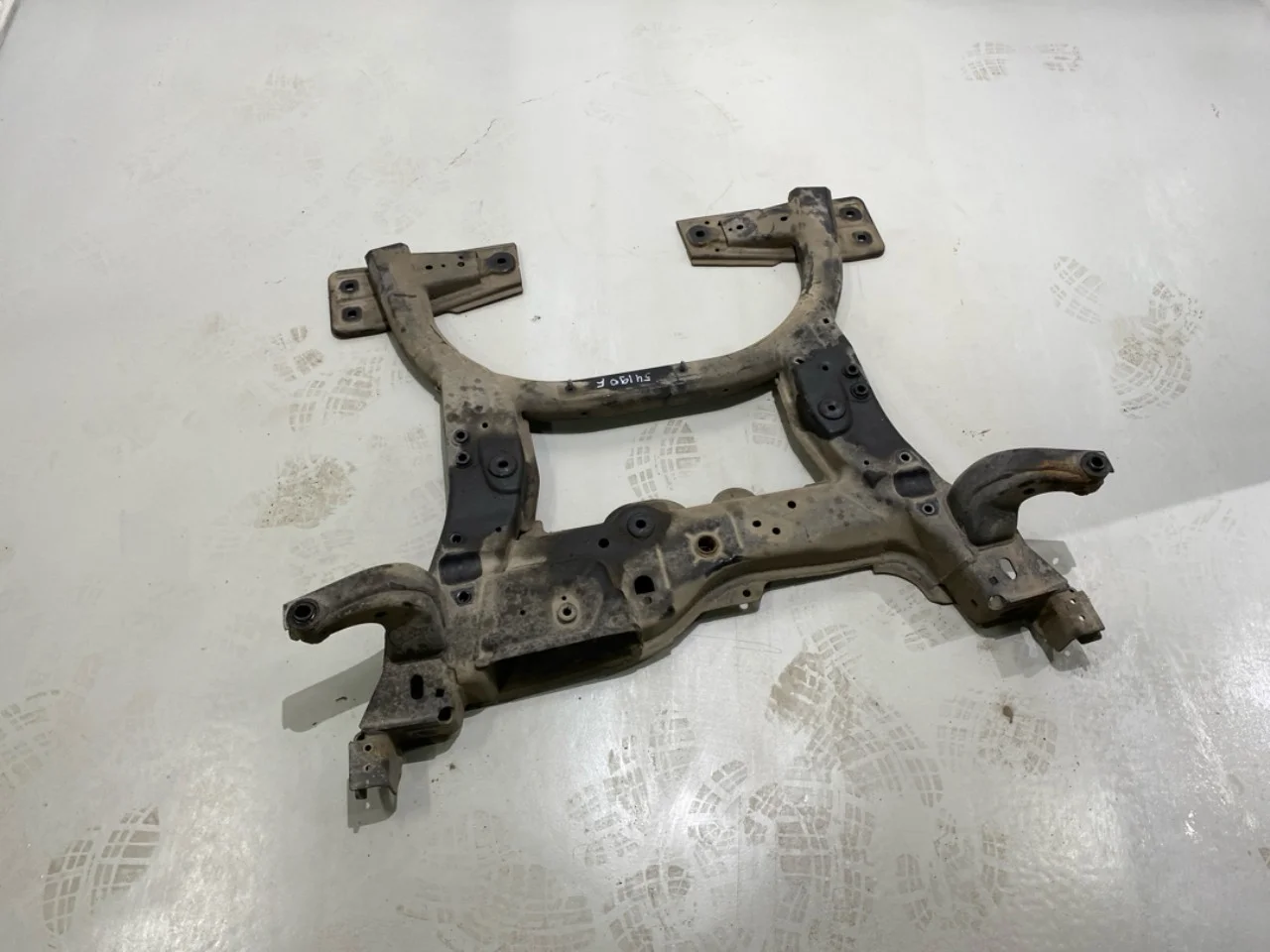 Mercedes B 180-200 W246/W242 2012-19 Első futómű merevítő (gerenda)