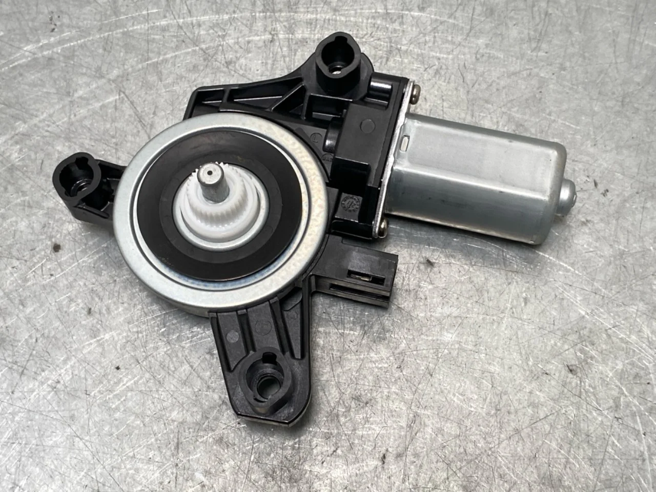 Mercedes EQA H243 2021- Ablakemelő motor