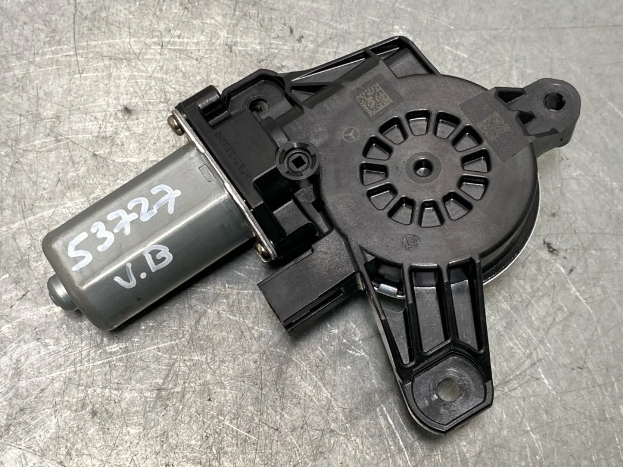 Mercedes EQA H243 2021- Ablakemelő motor nézet 2