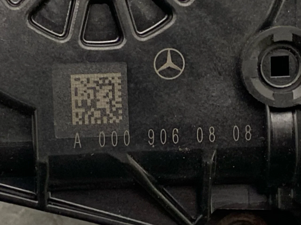 Mercedes EQA H243 2021- Ablakemelő motor nézet 3