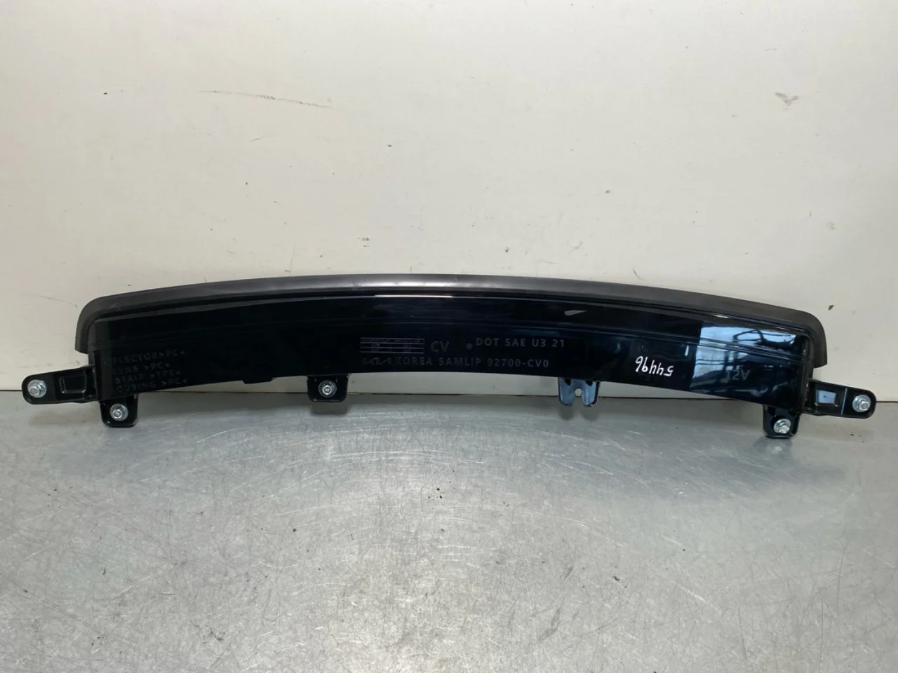 Kia EV6 2022- Rear window brake light view 2