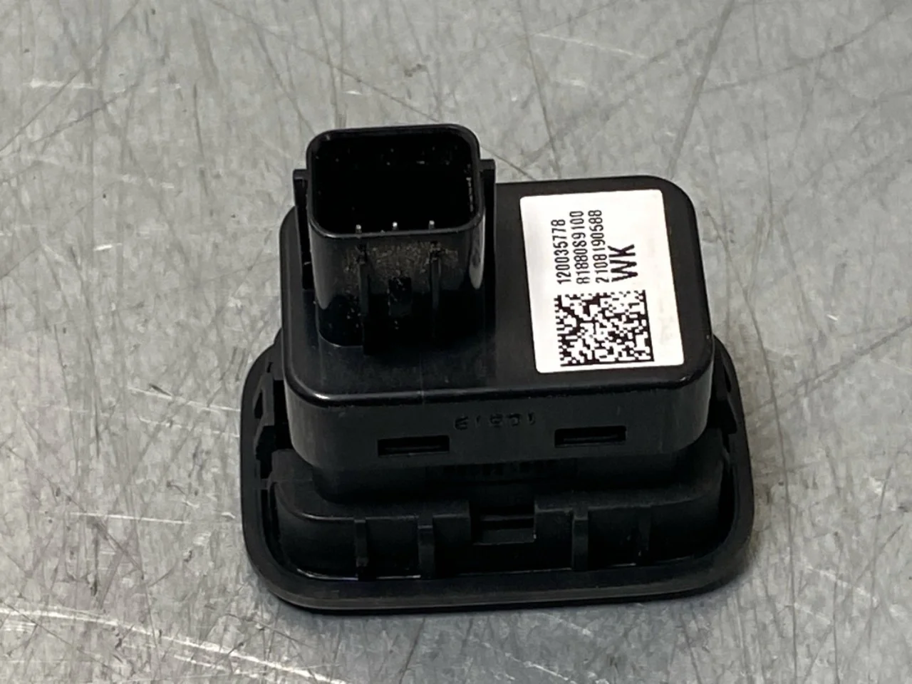 Kia EV6 2022- Tailgate switch view 3