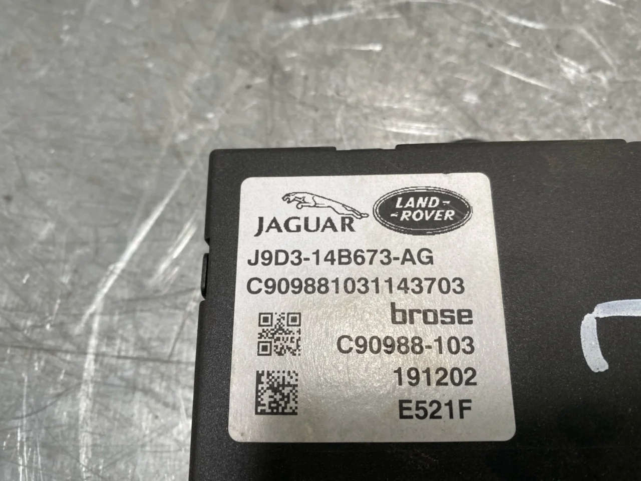 Jaguar I-PACE 2018- Vezérlőegység, csomagtérajtó nézet 4