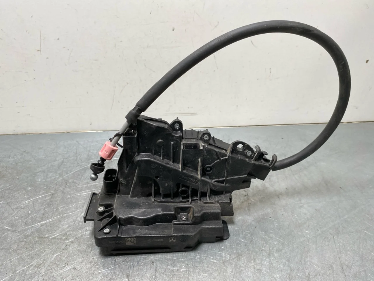 Mercedes EQS V297 2022- Door lock housing view 2