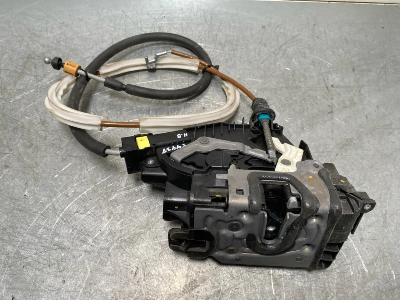 Mercedes EQS V297 2022- Door lock housing