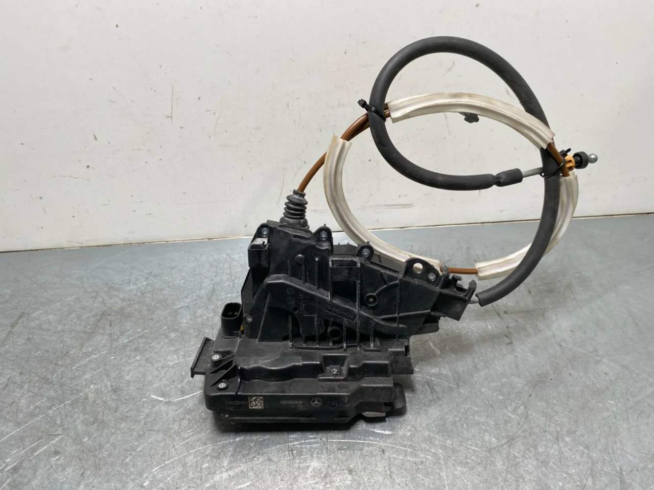 Mercedes EQS V297 2022- Door lock housing view 2