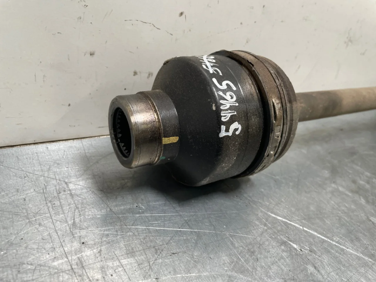 Hyundai IONIQ 6 CE 2023->> Rear left driveshaft view 2