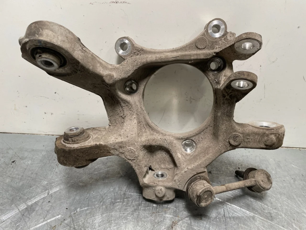 Hyundai IONIQ 6 CE 2023->> Stub axle carrier, right rear view 4
