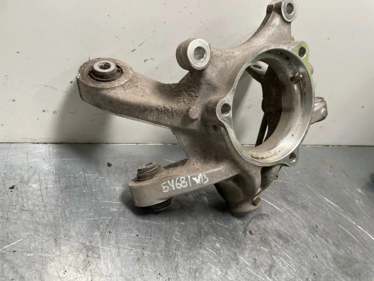 Hyundai IONIQ 6 CE 2023->> Stub axle carrier, left rear view 2