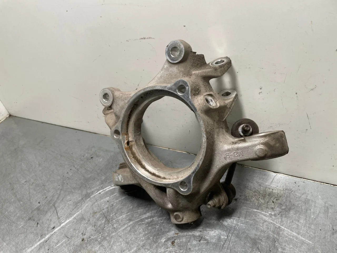 Hyundai IONIQ 6 CE 2023->> Stub axle carrier, left rear view 3