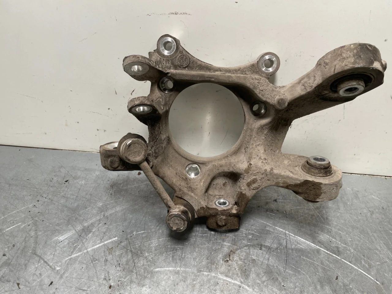 Hyundai IONIQ 6 CE 2023->> Stub axle carrier, left rear view 4