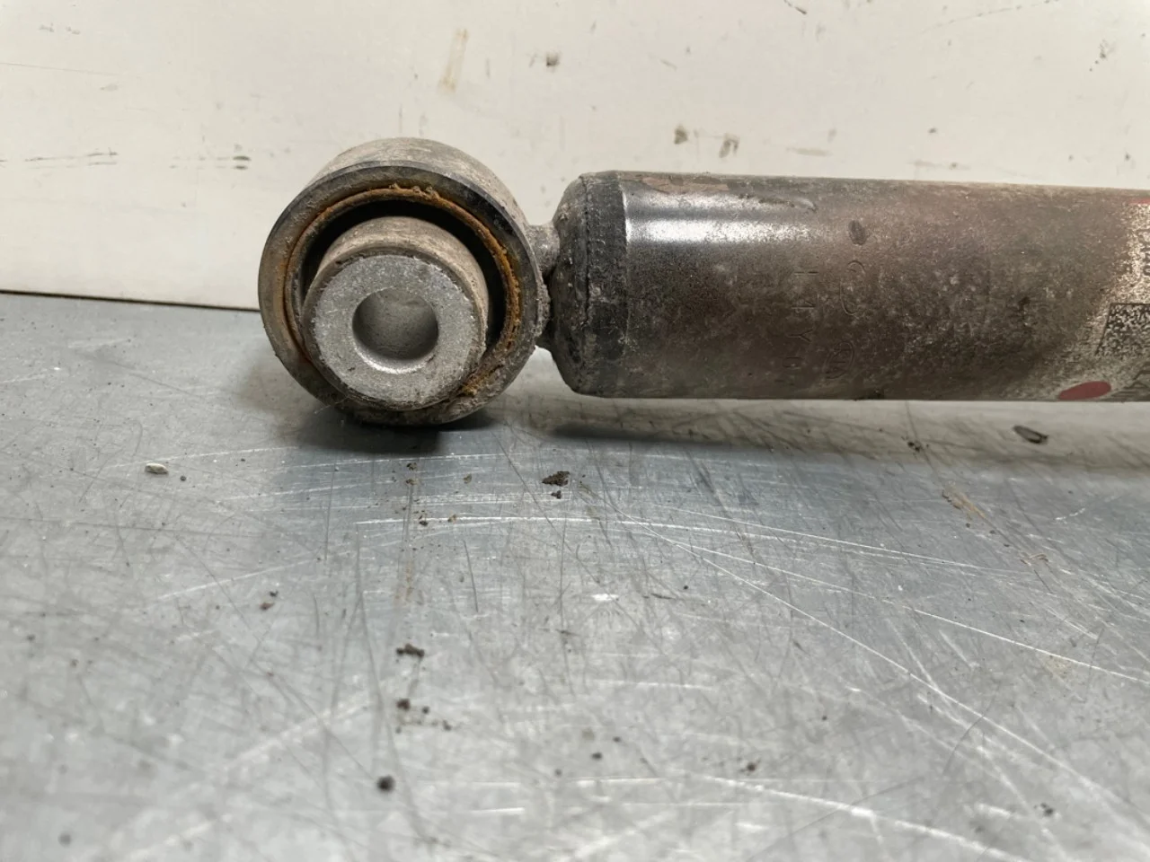 Hyundai IONIQ 6 CE 2023->> Shock absorber, rear view 2