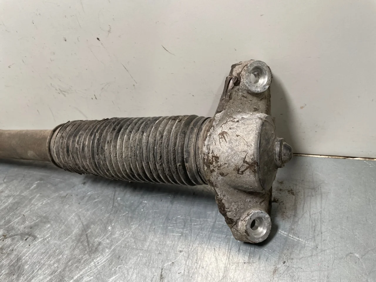 Hyundai IONIQ 6 CE 2023->> Shock absorber, rear view 3