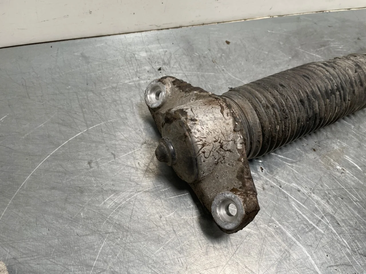 Hyundai IONIQ 6 CE 2023->> Shock absorber, rear view 4