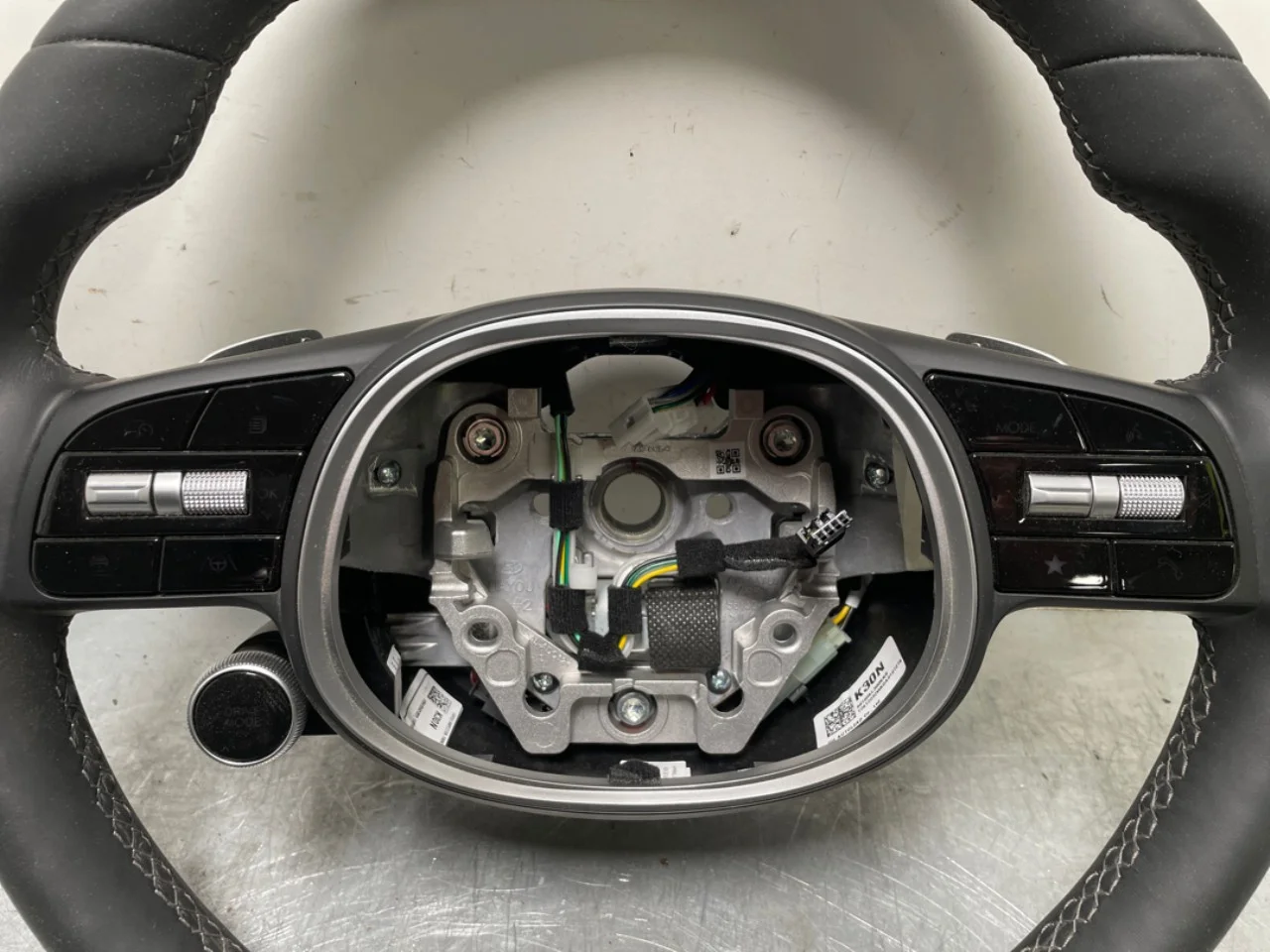 Hyundai IONIQ 6 CE 2023->> Steering wheel view 2