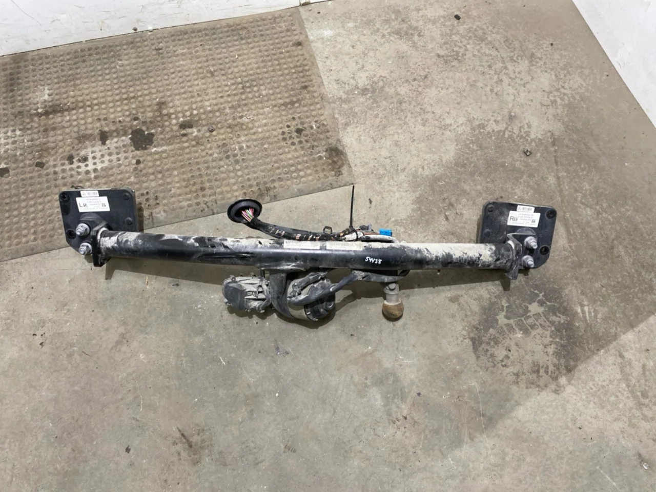 Mercedes EQS V297 2022- Tow bar