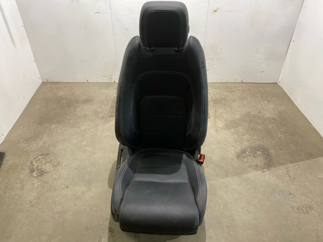 Jaguar I-PACE 2018- Front seat, right