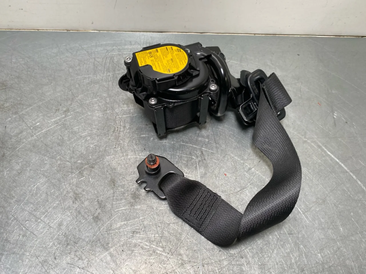 Kia EV6 2022- Rear right seat belt view 2